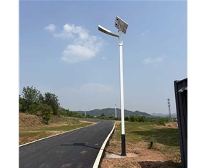 图木舒克路边太阳能路灯安装